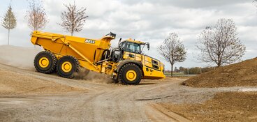 Wand an denen Schaltkreise angezeigt werden